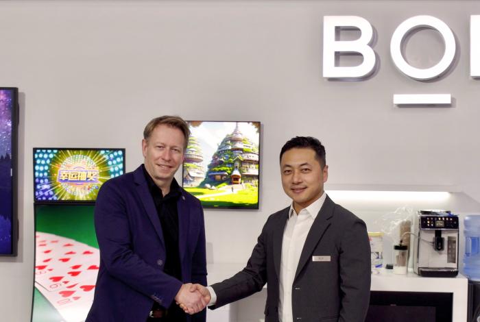 Mr. Tim Zhu, Overseas BU General Manager at BOE MLED & Mr. Thierry Heldenbergh, Managing Director at AED Display
